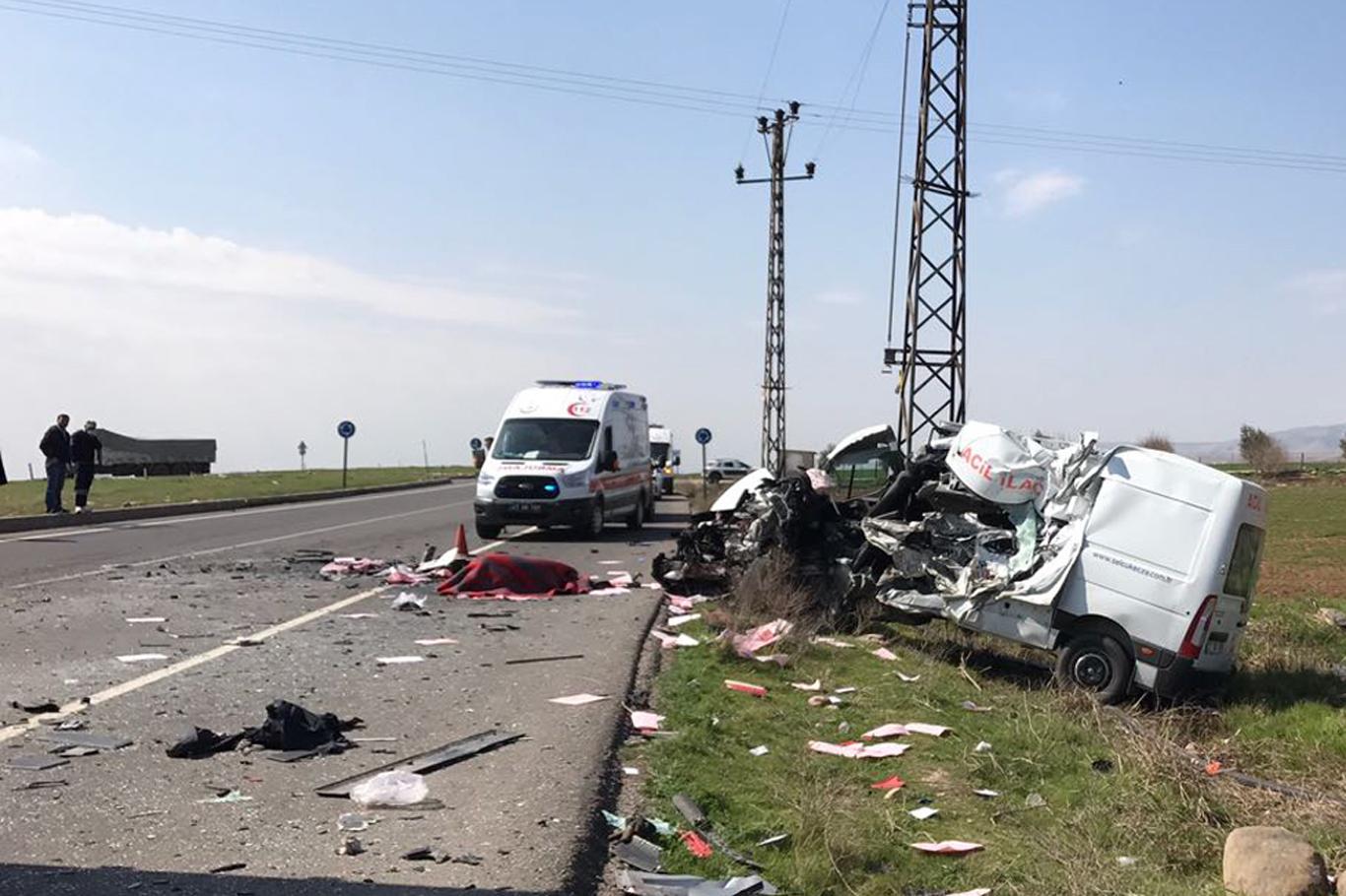İpekyolu'nda trafik kazaları: Bir ölü 10 yaralı İpekyolu'nda trafik kazaları: Bir ölü 10 yaralı